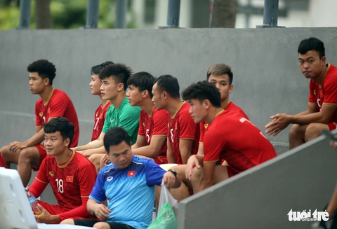 Quang Hải, Bùi Tiến Dũng và các đồng đội cười rạng rỡ trên sân tập sau trận thắng U22 Indonesia - Ảnh 8. Quang Hải, Bùi Tiến Dũng và các đồng đội cười rạng rỡ trên sân tập sau trận thắng U22 Indonesia - Ảnh 8.