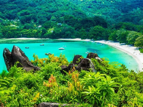 Kỳ nghỉ xa hoa nhất thế giới dừng chân ở Việt Nam có gì? - Ảnh 1. Kỳ nghỉ xa hoa nhất thế giới dừng chân ở Việt Nam có gì? - Ảnh 1.
