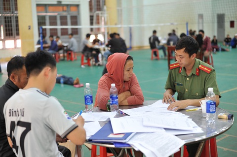 Triệt phá ổ xóc đĩa, bắt hơn 40 con bạc - Ảnh 1. Triệt phá ổ xóc đĩa, bắt hơn 40 con bạc - Ảnh 1.