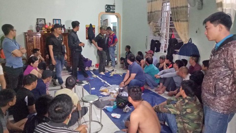 Triệt phá ổ xóc đĩa, bắt hơn 40 con bạc - Ảnh 2. Triệt phá ổ xóc đĩa, bắt hơn 40 con bạc - Ảnh 2.