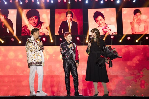 Ngô Kiến Huy vỡ òa với 10.000 khán giả trong live show Truyền thái y - Ảnh 8. Ngô Kiến Huy vỡ òa với 10.000 khán giả trong live show Truyền thái y - Ảnh 8.