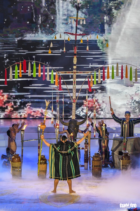 Hoa hồng rực rỡ trên sân khấu festival Hoa Đà Lạt - Ảnh 7. Hoa hồng rực rỡ trên sân khấu festival Hoa Đà Lạt - Ảnh 7.