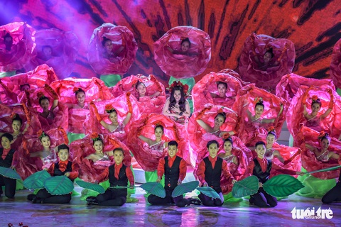 Hoa hồng rực rỡ trên sân khấu festival Hoa Đà Lạt - Ảnh 3. Hoa hồng rực rỡ trên sân khấu festival Hoa Đà Lạt - Ảnh 3.