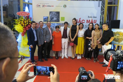 Triển lãm ảnh Sắc màu cuộc sống mang ánh sáng cho người mù - Ảnh 8. Triển lãm ảnh Sắc màu cuộc sống mang ánh sáng cho người mù - Ảnh 8.