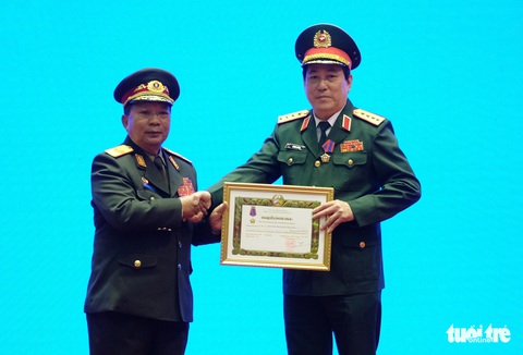 Trao huân chương của Việt Nam, Lào, Campuchia cho các cá nhân, tập thể - Ảnh 4. Trao huân chương của Việt Nam, Lào, Campuchia cho các cá nhân, tập thể - Ảnh 4.