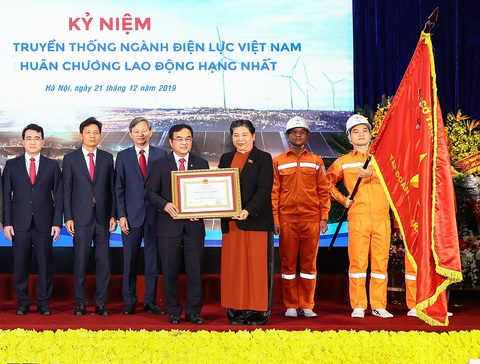Phó thủ tướng: ‘Không để thiếu điện trong bất cứ hoàn cảnh nào’ - Ảnh 1. Phó thủ tướng: ‘Không để thiếu điện trong bất cứ hoàn cảnh nào’ - Ảnh 1.