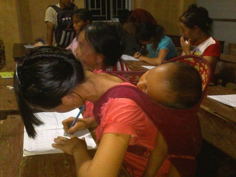 Em ngủ cho ngoan để mẹ học chữ - Ảnh 2. Em ngủ cho ngoan để mẹ học chữ - Ảnh 2.