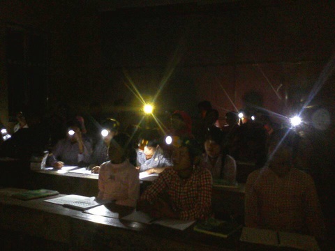 Em ngủ cho ngoan để mẹ học chữ - Ảnh 5. Em ngủ cho ngoan để mẹ học chữ - Ảnh 5.