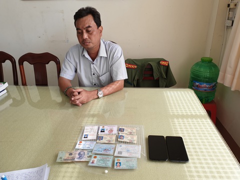 Công an huyện lật tẩy đại tá dỏm tự xưng phó cục trưởng thuộc Bộ Công an - Ảnh 1. Công an huyện lật tẩy đại tá dỏm tự xưng phó cục trưởng thuộc Bộ Công an - Ảnh 1.