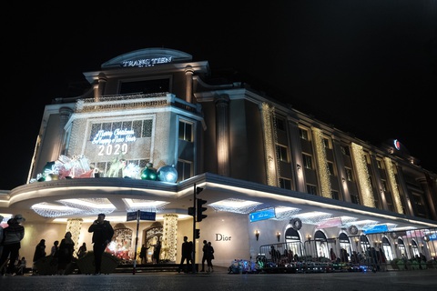 Hà Nội đang tràn ngập sắc đỏ mùa Giáng sinh - Ảnh 6. Hà Nội đang tràn ngập sắc đỏ mùa Giáng sinh - Ảnh 6.
