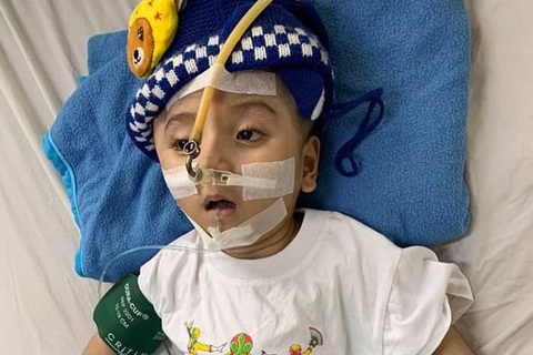 Bác sĩ Singapore: Bé Phạm Đức Lộc đã có cơ hội chiến đấu - Ảnh 1. Bác sĩ Singapore: Bé Phạm Đức Lộc đã có cơ hội chiến đấu - Ảnh 1.
