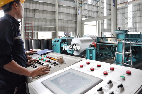 Xuất khẩu thép vừa bị Mỹ áp thuế giảm hơn một nửa - Ảnh 1. Xuất khẩu thép vừa bị Mỹ áp thuế giảm hơn một nửa - Ảnh 1.