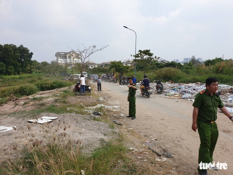 1 phụ nữ Hàn Quốc nghi bị sát hại, cướp của ở quận 7 rồi đốt xe hơi - Ảnh 4. 1 phụ nữ Hàn Quốc nghi bị sát hại, cướp của ở quận 7 rồi đốt xe hơi - Ảnh 4.