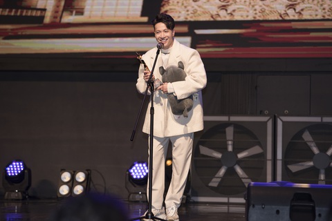 S.T Sơn Thạch bất ngờ nhận giải Ca sĩ quốc tế tại World Star Awards 2019 - Ảnh 1. S.T Sơn Thạch bất ngờ nhận giải Ca sĩ quốc tế tại World Star Awards 2019 - Ảnh 1.
