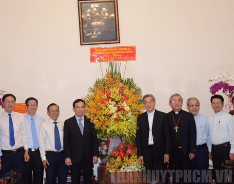Lãnh đạo Chính phủ, TP.HCM thăm, tặng quà các vị chức sắc đạo Công giáo, Tin Lành - Ảnh 3. Lãnh đạo Chính phủ, TP.HCM thăm, tặng quà các vị chức sắc đạo Công giáo, Tin Lành - Ảnh 3.