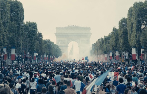 Les Misérables: Phim về lớp trẻ nổi loạn ở ngoại ô gây chấn động tổng thống Pháp - Ảnh 4. Les Misérables: Phim về lớp trẻ nổi loạn ở ngoại ô gây chấn động tổng thống Pháp - Ảnh 4.