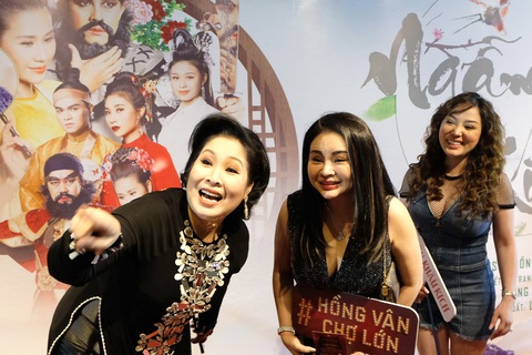 Minh Luân đầu tư vào sân khấu kịch Hồng Vân - Chợ Lớn - Ảnh 9. Minh Luân đầu tư vào sân khấu kịch Hồng Vân - Chợ Lớn - Ảnh 9.