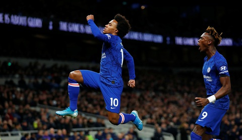 Willian tỏa sáng, Chelsea đá bại Tottenham của Mourinho trên sân khách - Ảnh 1. Willian tỏa sáng, Chelsea đá bại Tottenham của Mourinho trên sân khách - Ảnh 1.