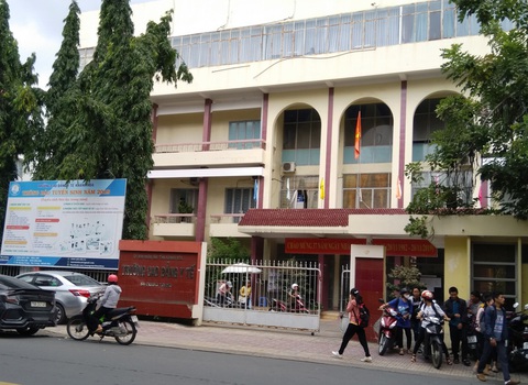 Đình chỉ hiệu trưởng, điều tra một trưởng phòng vụ lạm thu gần 20 tỉ - Ảnh 1. Đình chỉ hiệu trưởng, điều tra một trưởng phòng vụ lạm thu gần 20 tỉ - Ảnh 1.