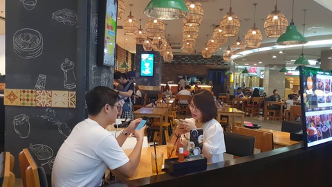 Tết dương lịch: Đà Lạt giảm giá phòng, tiệc tối ở TP.HCM chưa sôi động - Ảnh 2. Tết dương lịch: Đà Lạt giảm giá phòng, tiệc tối ở TP.HCM chưa sôi động - Ảnh 2.
