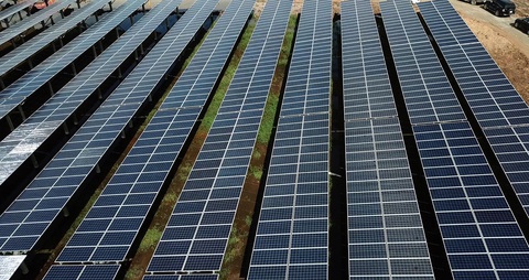 Lo điện mặt trời tiếp tục hạ giá, 27 nhà đầu tư đồng loạt gửi kiến nghị tới Thủ tướng - Ảnh 1. Lo điện mặt trời tiếp tục hạ giá, 27 nhà đầu tư đồng loạt gửi kiến nghị tới Thủ tướng - Ảnh 1.