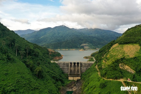 Hoàng hôn vàng trên hồ thủy điện A Vương - Ảnh 3. Hoàng hôn vàng trên hồ thủy điện A Vương - Ảnh 3.