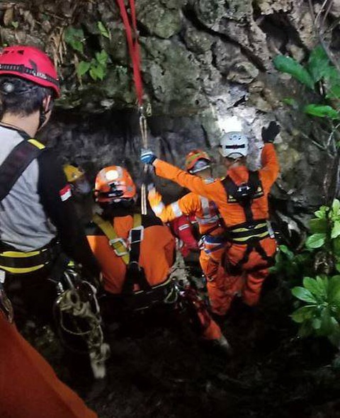 Vào hang thám hiểm gặp mưa lớn, 3 sinh viên Indonesia thiệt mạng - Ảnh 2. Vào hang thám hiểm gặp mưa lớn, 3 sinh viên Indonesia thiệt mạng - Ảnh 2.