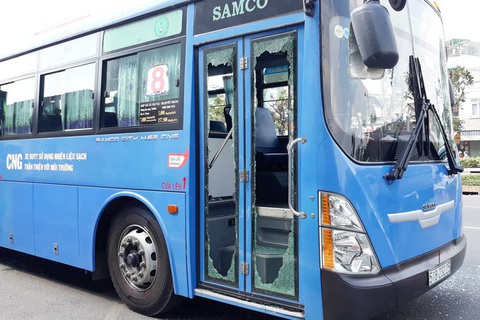 Sở kiến nghị UBND TP.HCM chỉ đạo xử lý côn đồ đập phá xe buýt số 8 - Ảnh 1. Sở kiến nghị UBND TP.HCM chỉ đạo xử lý côn đồ đập phá xe buýt số 8 - Ảnh 1.