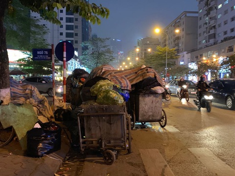 Hà Nội hỏa tốc phân luồng rác sau khi dân chặn xe vào bãi rác Sóc Sơn - Ảnh 1. Hà Nội hỏa tốc phân luồng rác sau khi dân chặn xe vào bãi rác Sóc Sơn - Ảnh 1.