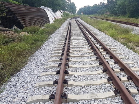 Khó bán khối sắt vụn trăm tỉ của dự án đường sắt dang dở - Ảnh 1. Khó bán khối sắt vụn trăm tỉ của dự án đường sắt dang dở - Ảnh 1.