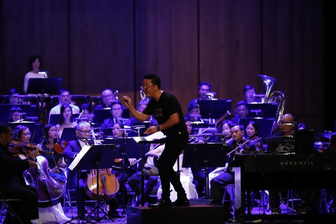 Nhạc trưởng Lê Phi Phi trở lại cùng Rock Symphony - Ảnh 2. Nhạc trưởng Lê Phi Phi trở lại cùng Rock Symphony - Ảnh 2.