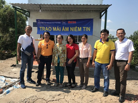 Trao Mái ấm niềm tin cho hai hộ dân nghèo vùng Đất Mũi - Ảnh 1. Trao Mái ấm niềm tin cho hai hộ dân nghèo vùng Đất Mũi - Ảnh 1.