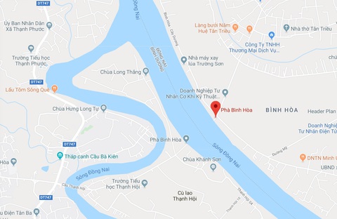 Xe đang trên phà ngang sông Đồng Nai rồ ga xuống sông, 1 người chết - Ảnh 2. Xe đang trên phà ngang sông Đồng Nai rồ ga xuống sông, 1 người chết - Ảnh 2.