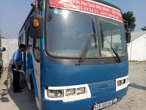 Phát hiện xe hết hạn đăng kiểm hơn 1 năm vẫn đưa rước học sinh - Ảnh 1. Phát hiện xe hết hạn đăng kiểm hơn 1 năm vẫn đưa rước học sinh - Ảnh 1.
