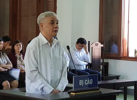 Cựu chánh án TAND tỉnh Phú Yên nhận tiền nhưng không biết là tham ô - Ảnh 2. Cựu chánh án TAND tỉnh Phú Yên nhận tiền nhưng không biết là tham ô - Ảnh 2.