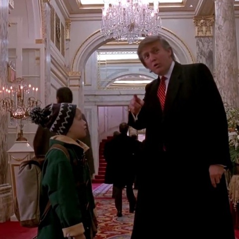 Video Giáng sinh, ông Trump ôn lại kỷ niệm đóng phim Ở nhà một mình 2 - Ảnh 3. Video Giáng sinh, ông Trump ôn lại kỷ niệm đóng phim Ở nhà một mình 2 - Ảnh 3.