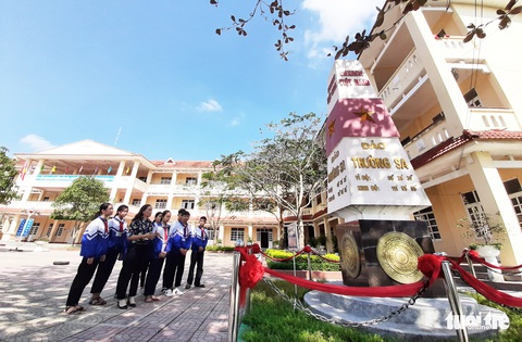16 lớp học đặt tên theo các đảo ở Trường Sa, Hoàng Sa - Ảnh 11. 16 lớp học đặt tên theo các đảo ở Trường Sa, Hoàng Sa - Ảnh 11.