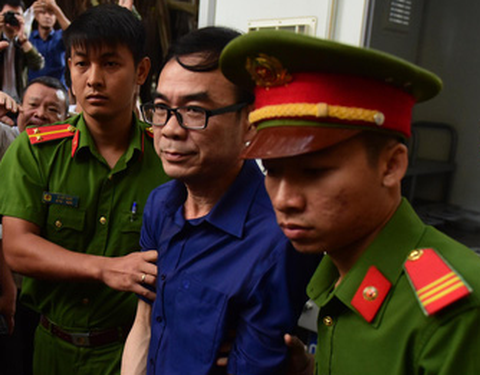Sáng nay, xét xử ông Nguyễn Hữu Tín và 4 đồng phạm - Ảnh 1. Sáng nay, xét xử ông Nguyễn Hữu Tín và 4 đồng phạm - Ảnh 1.