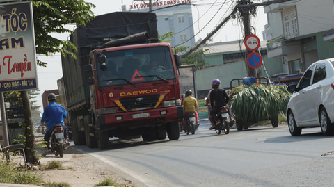 Cận cảnh con đường tử thần ở Sài Gòn mỗi tháng đều có người chết vì tai nạn giao thông - Ảnh 3. Cận cảnh con đường tử thần ở Sài Gòn mỗi tháng đều có người chết vì tai nạn giao thông - Ảnh 3.