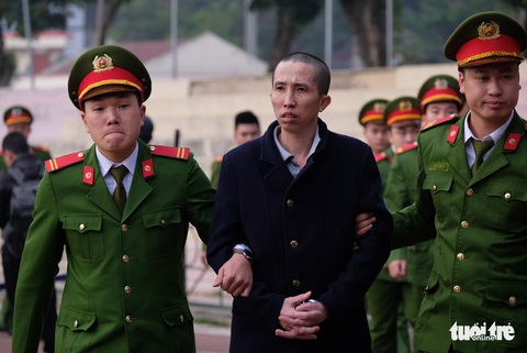 Hàng trăm cảnh sát bảo vệ phiên tòa nữ sinh giao gà bị sát hại - Ảnh 4. Hàng trăm cảnh sát bảo vệ phiên tòa nữ sinh giao gà bị sát hại - Ảnh 4.