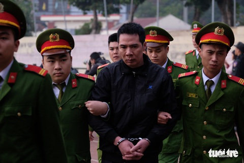 Hàng trăm cảnh sát bảo vệ phiên tòa nữ sinh giao gà bị sát hại - Ảnh 5. Hàng trăm cảnh sát bảo vệ phiên tòa nữ sinh giao gà bị sát hại - Ảnh 5.