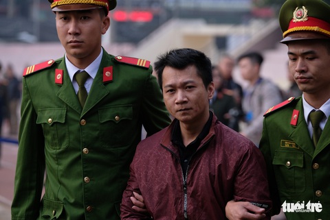 Hàng trăm cảnh sát bảo vệ phiên tòa nữ sinh giao gà bị sát hại - Ảnh 6. Hàng trăm cảnh sát bảo vệ phiên tòa nữ sinh giao gà bị sát hại - Ảnh 6.