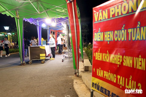 Sinh viên ôm hàng bán online ra shop khởi nghiệp - Ảnh 6. Sinh viên ôm hàng bán online ra shop khởi nghiệp - Ảnh 6.