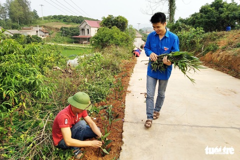 Đến từng ngõ, gõ từng nhà tuyên truyền phân loại xử lý rác thải - Ảnh 2. Đến từng ngõ, gõ từng nhà tuyên truyền phân loại xử lý rác thải - Ảnh 2.