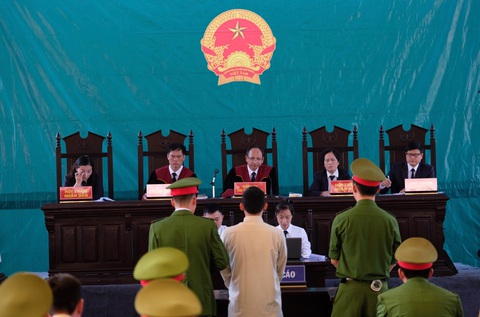 Xét xử vụ nữ sinh giao gà: Bùi Văn Công liên tục phản cung, nói bị oan - Ảnh 5. Xét xử vụ nữ sinh giao gà: Bùi Văn Công liên tục phản cung, nói bị oan - Ảnh 5.