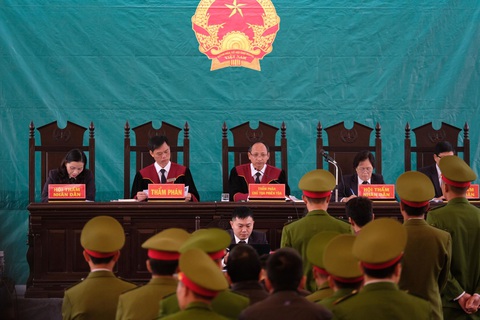 Hàng trăm cảnh sát bảo vệ phiên tòa nữ sinh giao gà bị sát hại - Ảnh 10. Hàng trăm cảnh sát bảo vệ phiên tòa nữ sinh giao gà bị sát hại - Ảnh 10.