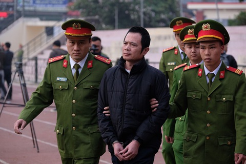 Phiên tòa nữ sinh giao gà: Bị cáo Cầm Văn Chương phản cung rồi lại nhận tội - Ảnh 2. Phiên tòa nữ sinh giao gà: Bị cáo Cầm Văn Chương phản cung rồi lại nhận tội - Ảnh 2.