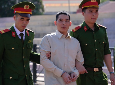 Xét xử vụ nữ sinh giao gà: Bùi Văn Công liên tục phản cung, nói bị oan - Ảnh 4. Xét xử vụ nữ sinh giao gà: Bùi Văn Công liên tục phản cung, nói bị oan - Ảnh 4.