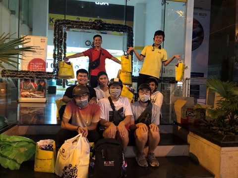 Đêm Giáng sinh thiện nguyện của sinh viên Kent International College - Ảnh 4. Đêm Giáng sinh thiện nguyện của sinh viên Kent International College - Ảnh 4.