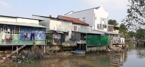 Bí thư kiêm chủ tịch xã xây nhà lầu không phép trên đất công tự nhận ‘cảnh cáo’ - Ảnh 2. Bí thư kiêm chủ tịch xã xây nhà lầu không phép trên đất công tự nhận ‘cảnh cáo’ - Ảnh 2.